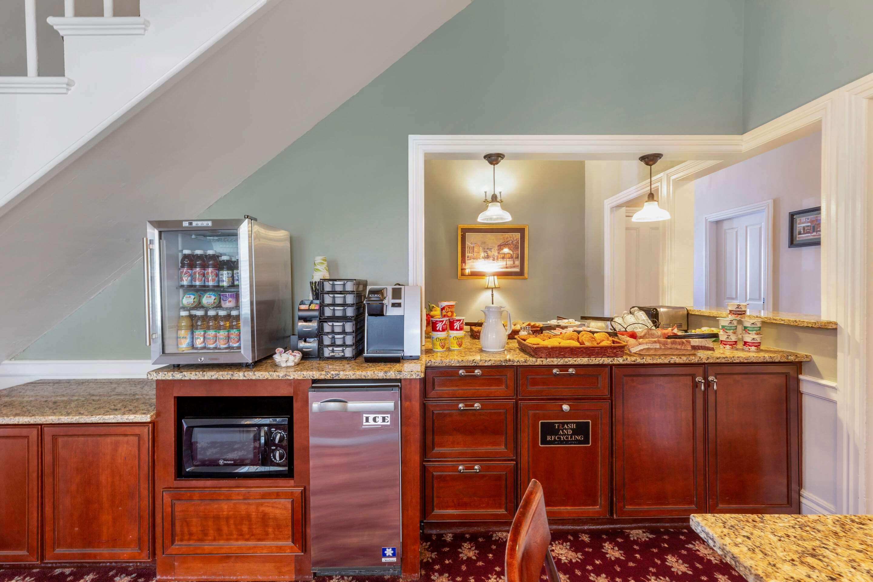 Essex Street Inn & Suites, Ascend Hotel Collection Ньюберипорт Экстерьер фото