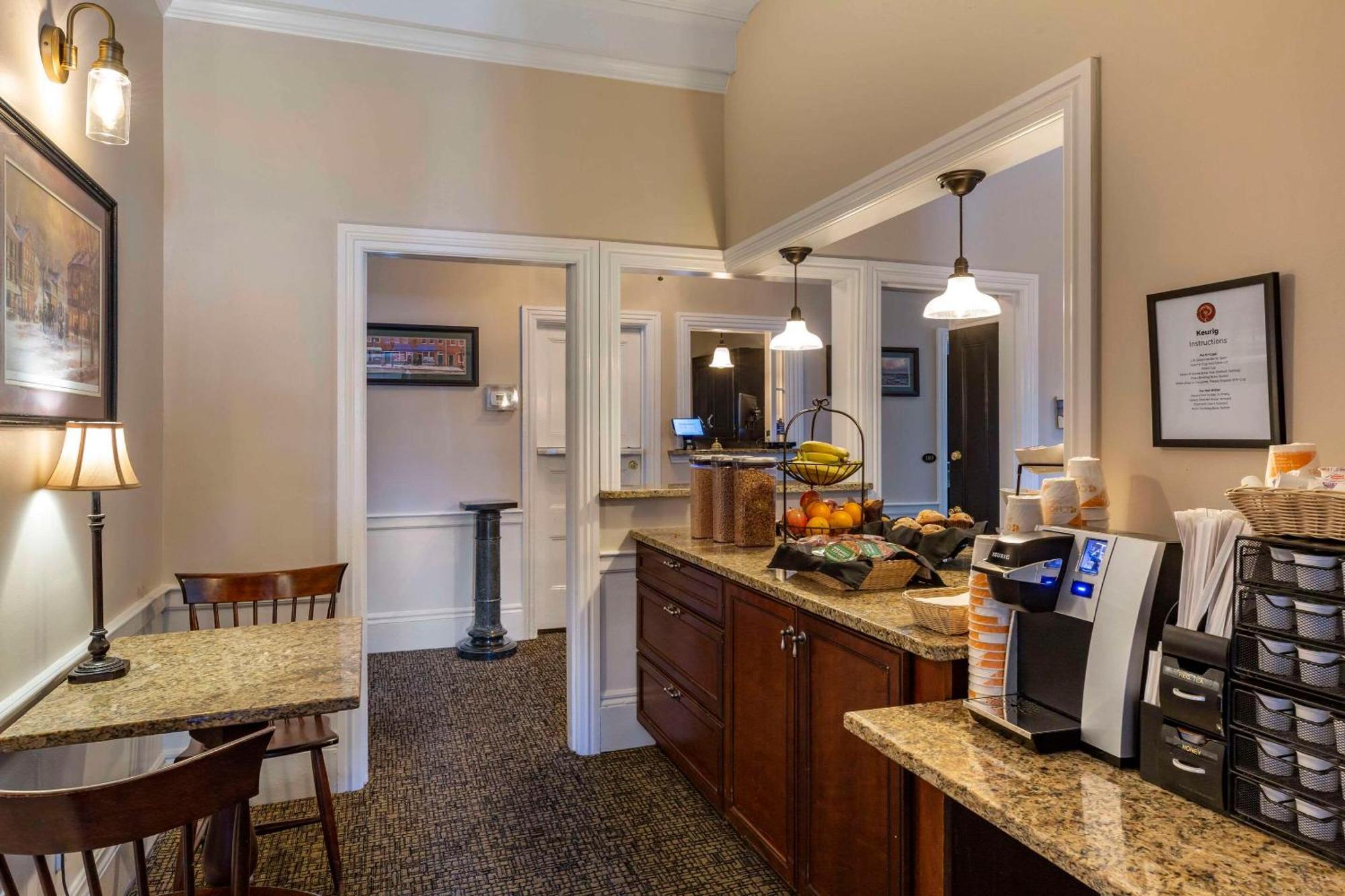 Essex Street Inn & Suites, Ascend Hotel Collection Ньюберипорт Экстерьер фото