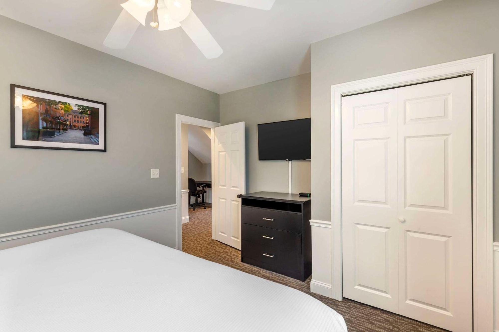 Essex Street Inn & Suites, Ascend Hotel Collection Ньюберипорт Экстерьер фото
