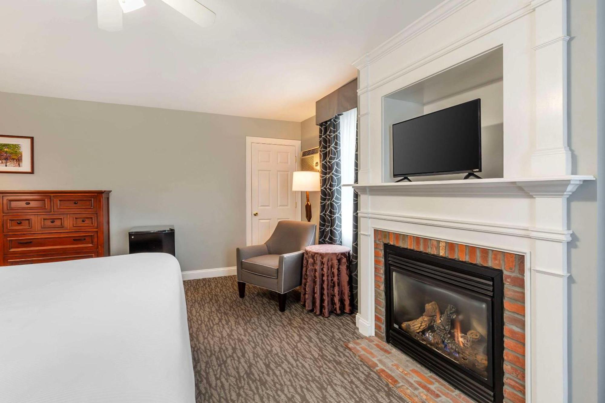 Essex Street Inn & Suites, Ascend Hotel Collection Ньюберипорт Экстерьер фото
