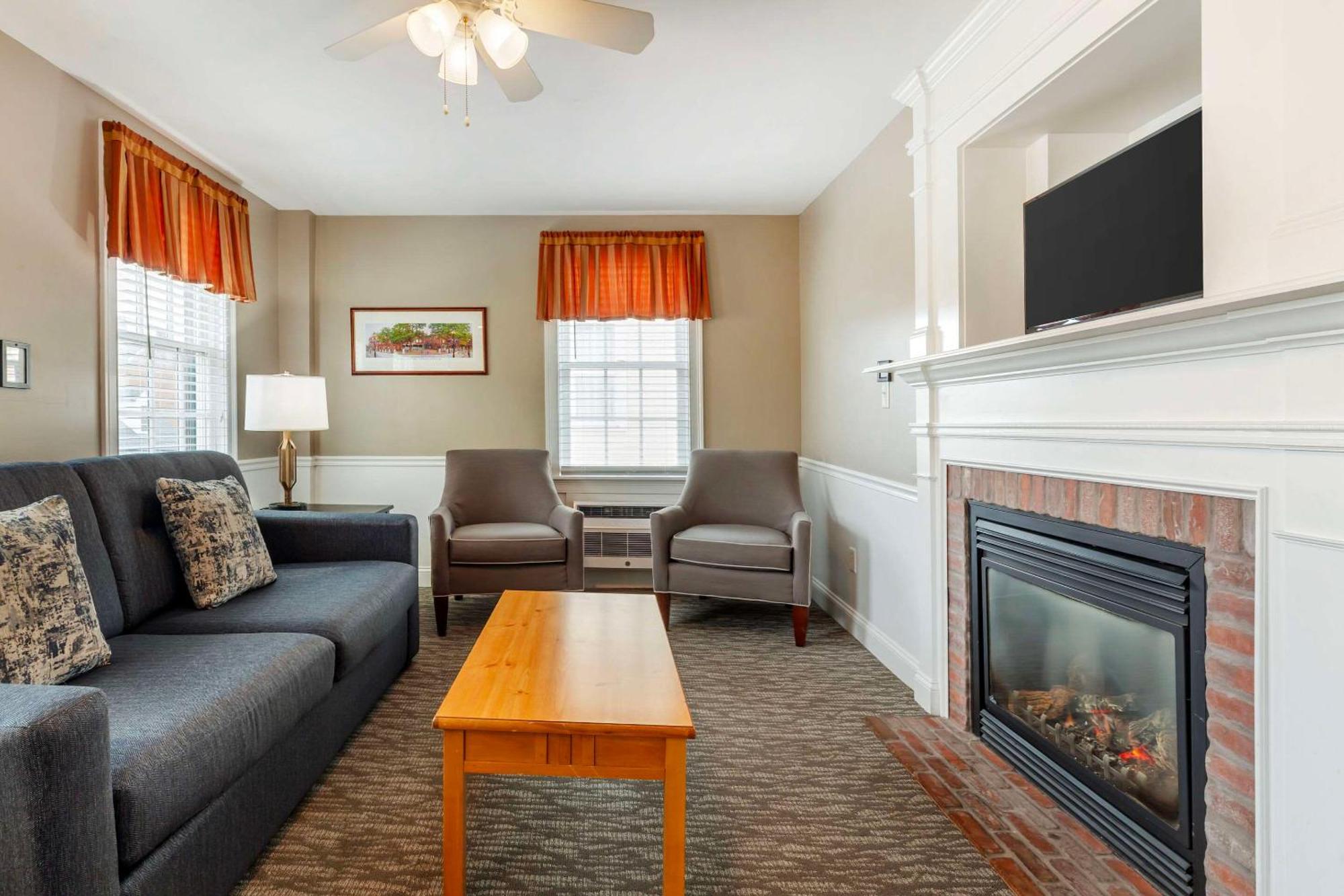 Essex Street Inn & Suites, Ascend Hotel Collection Ньюберипорт Экстерьер фото