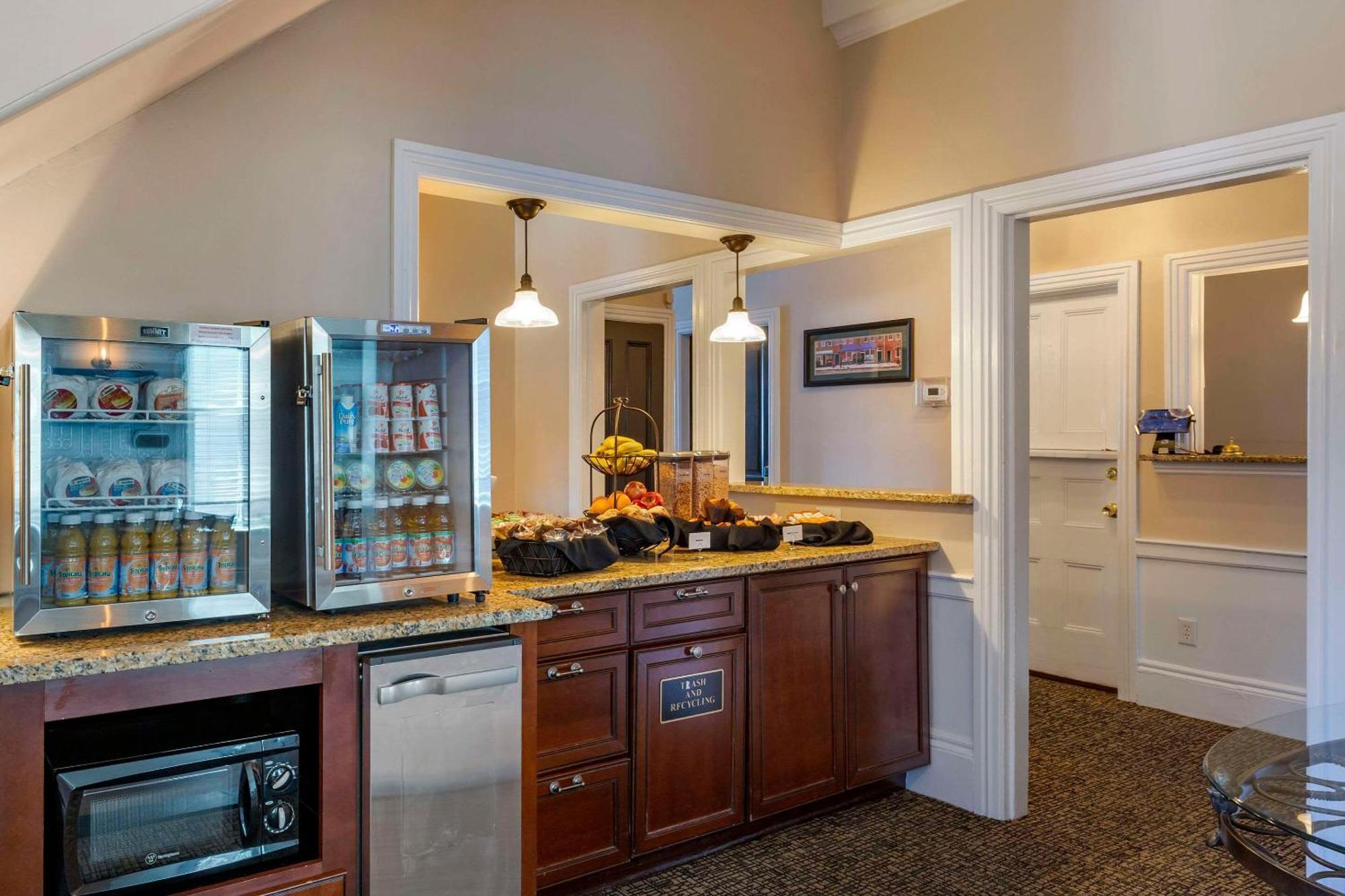 Essex Street Inn & Suites, Ascend Hotel Collection Ньюберипорт Экстерьер фото
